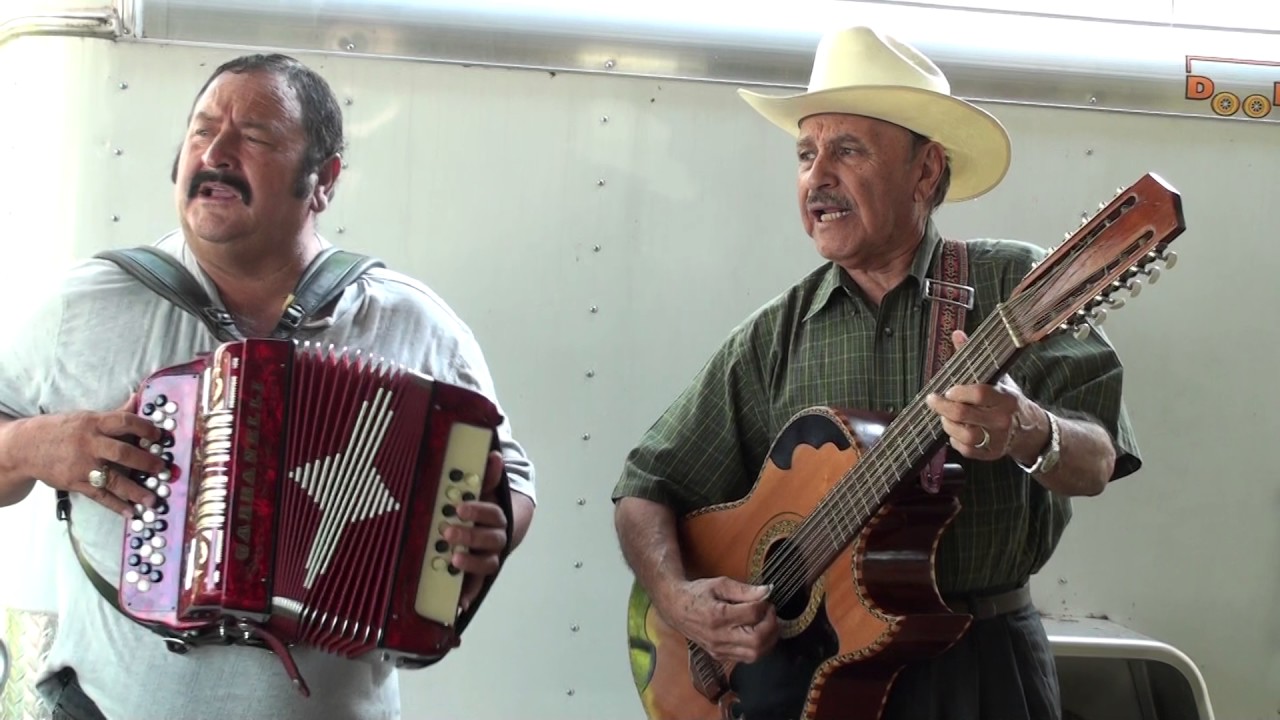 Los Donneños Don Ramiro Cavazos Y Beto Espinoza - Una Palomita