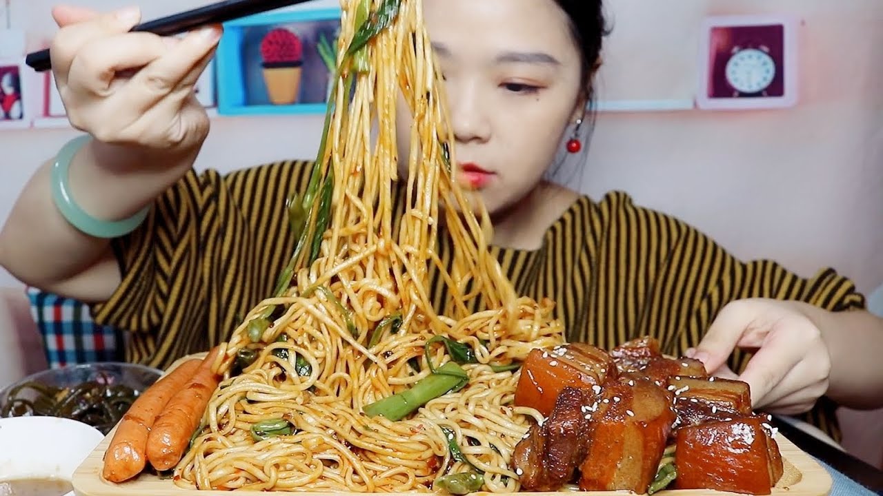 Mukbang Spicy 🥵 Noodles with Pork 🐖 Belly and Sausages | ASMR Eating