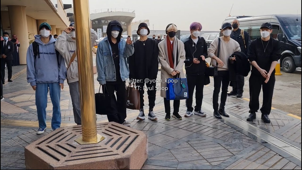 220115 스트레이키즈 Stray Kids Riyadh Airport farewell - They bowed and 