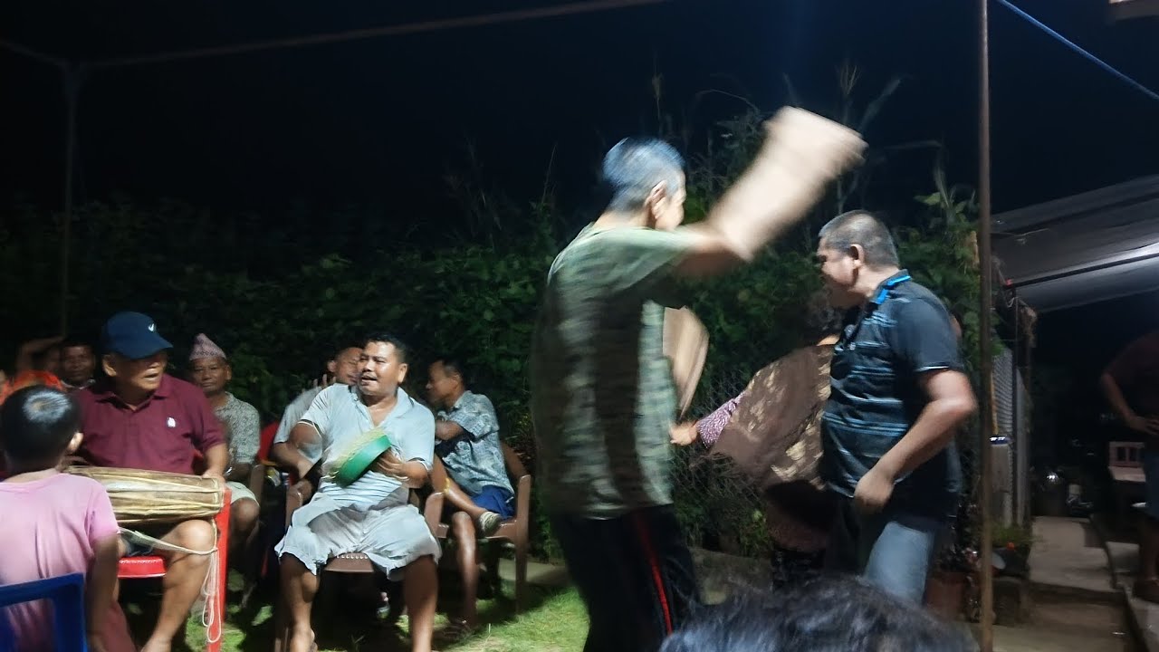 हाम्रो गाउँको झाम्रे नाँचमा रमाइलो गर्दै (मगरहरूको संस्कृतिक झाम्रे नाँच)