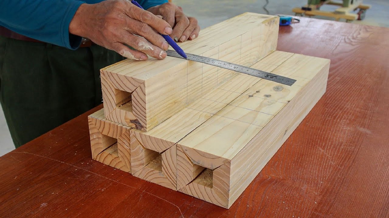 Woodworking Idea And Skills That Will Amaze You // A Wonderfully Designed Dining Table For Christmas