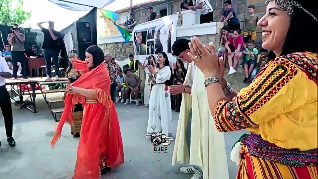 Défilé de mode  par les braves filles du village Ahrik 02