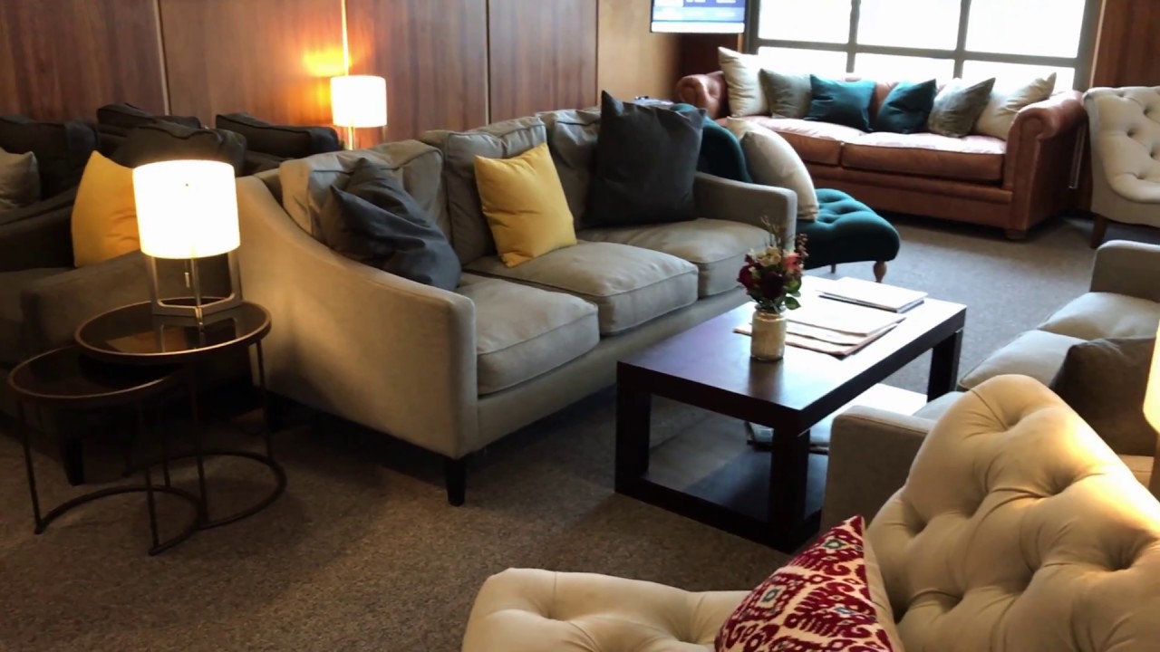 What is the Business Lounge at London City Airport like?