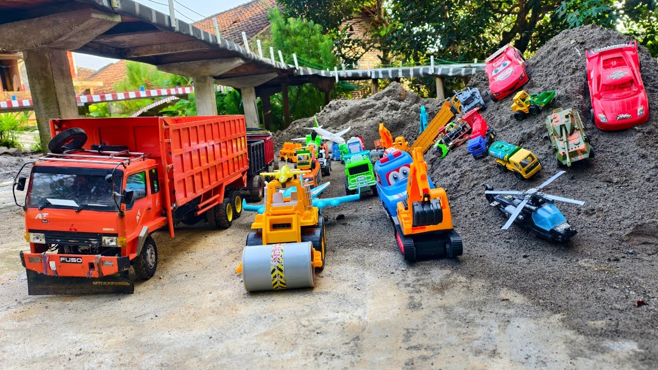 WADIDAU !!! Mobil Truk Tronton Panjang Bongkar Mainan Mobil Mobilan Truk Molen, Basuri, Ambulan