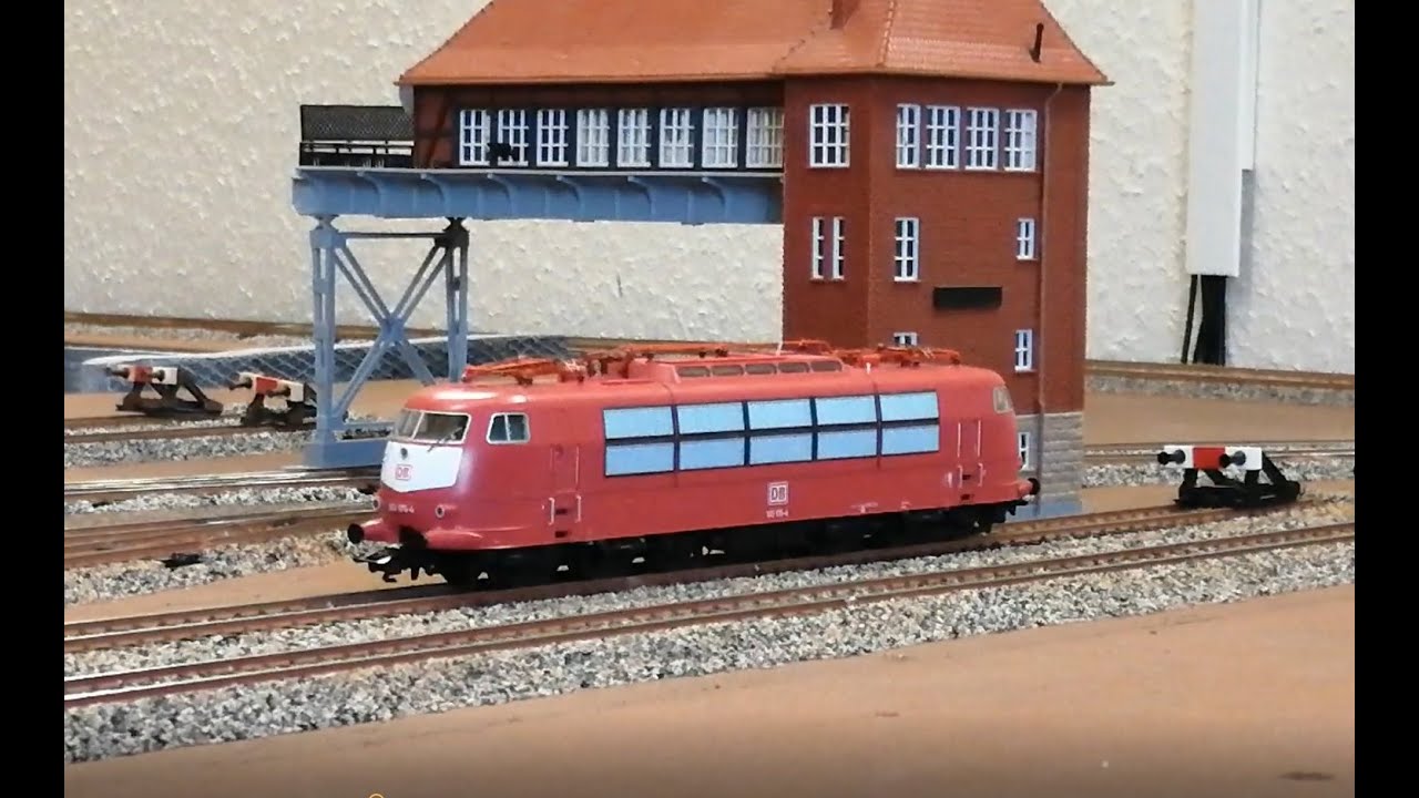 Lok Wechsel im Kopfbahnhof mit Entkuppler im Eigenbau.