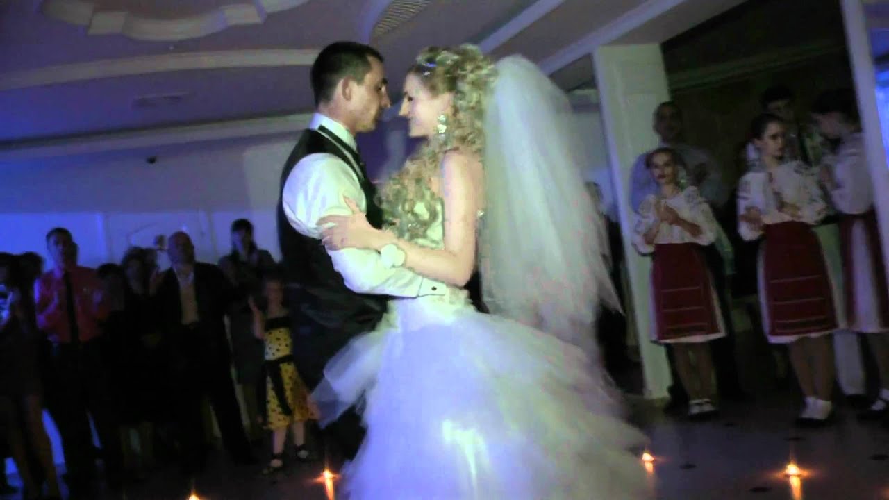 In rochie alba de mireasa