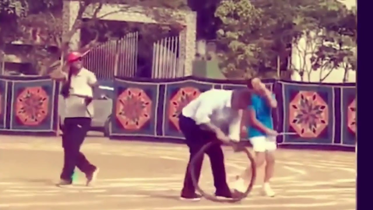 Ajith Playing with Daughter in School Function Viral Video   Ajith Good Dad