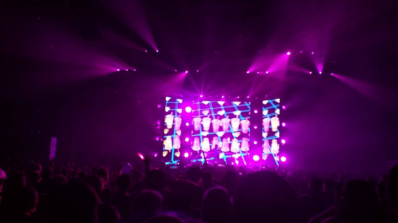 15. Porter Robinson playing ClariS - Irony (Porter Robinson Edit) @ Anime Expo 2015
