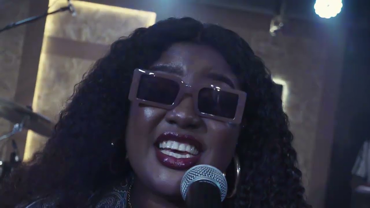 #TitiOwusu #Senkulive Performance #Lathela #MakombaNdlela