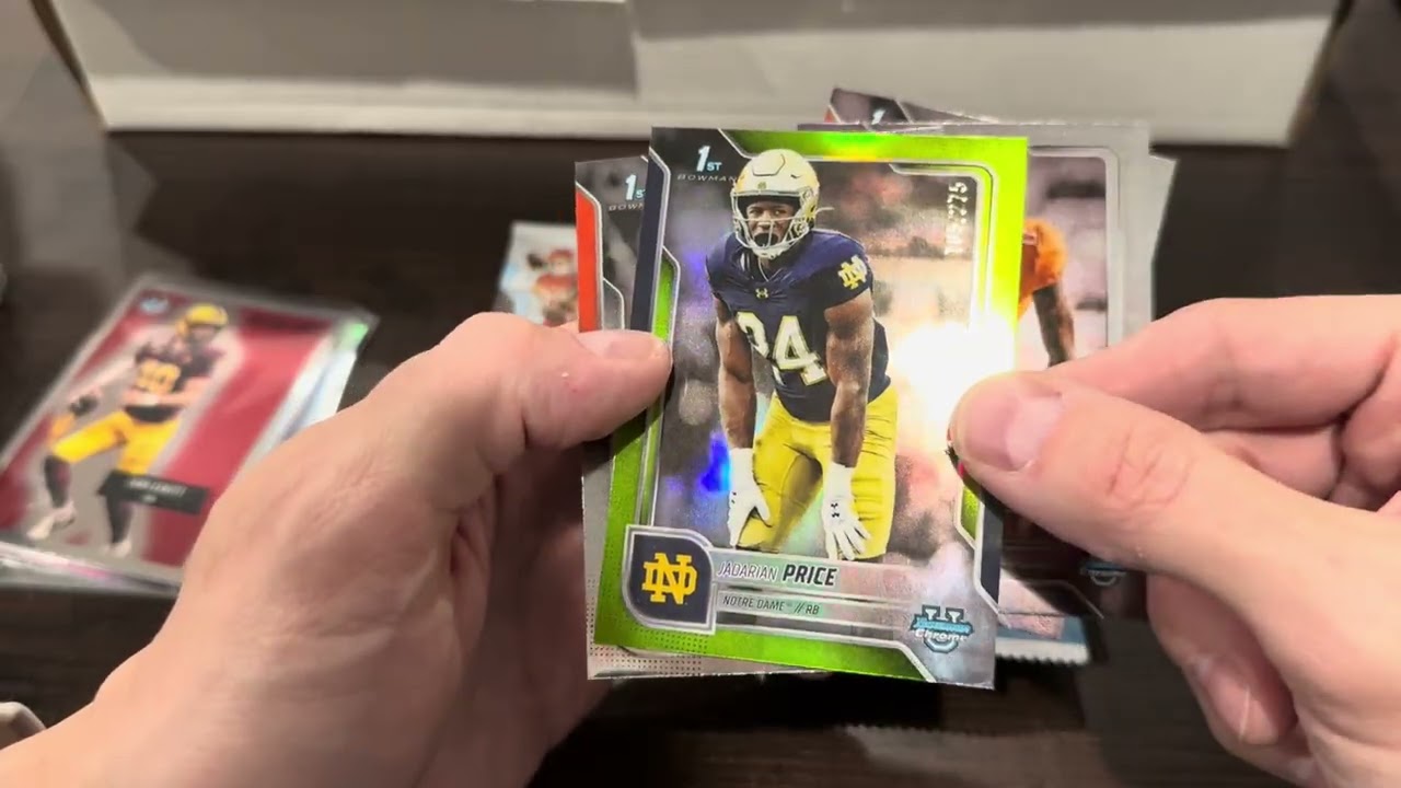 Распаковка коллекционной коробки Bowman Chrome University Football 2025! Невероятная коробка… Огр...