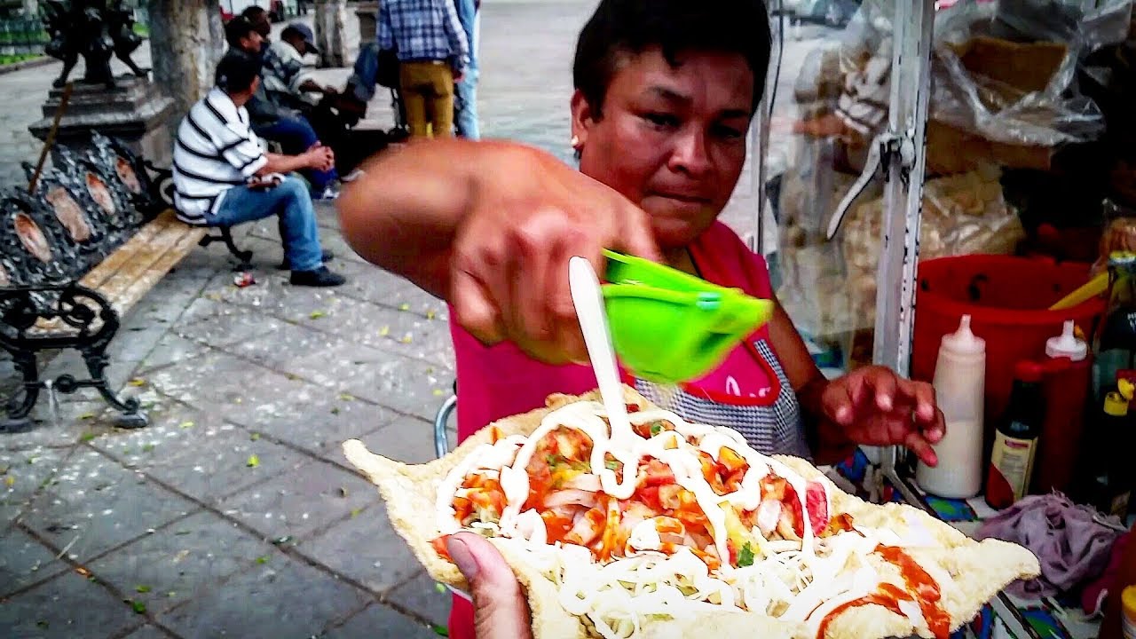 TASTY And CRUNCHY MEXICAN STREET FOOD - DELICIOUS Street Snack - DURITO Con CUERITOS!!
