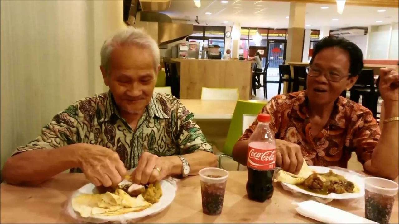 lekker eten bij Roopram Rotishop Paramaribo