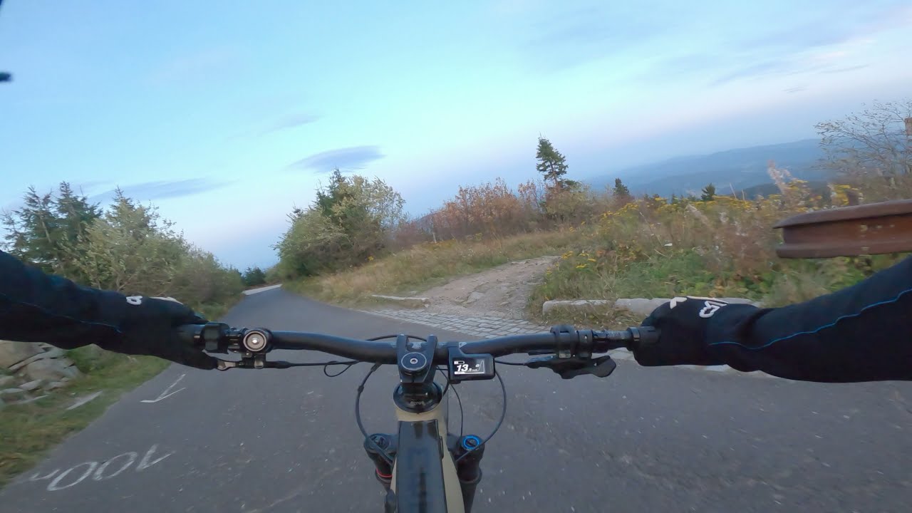 Sjezd Lys&eacute; hory za tmy po žlut&eacute;. (Test Low light stabilizace Gopro 8)