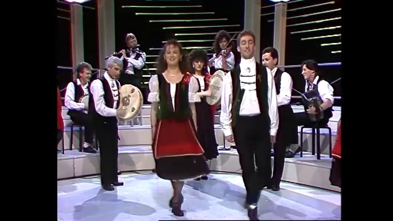 Celebrating Saint Patrick's Day with Music & Dance from Brú Ború, Ireland 1989