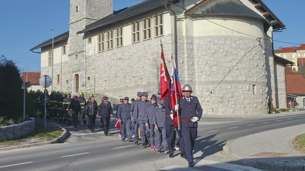 PGD RAKEK - Postroj in simbolični odhod od starega do novega gasilskega doma 18.3.2023