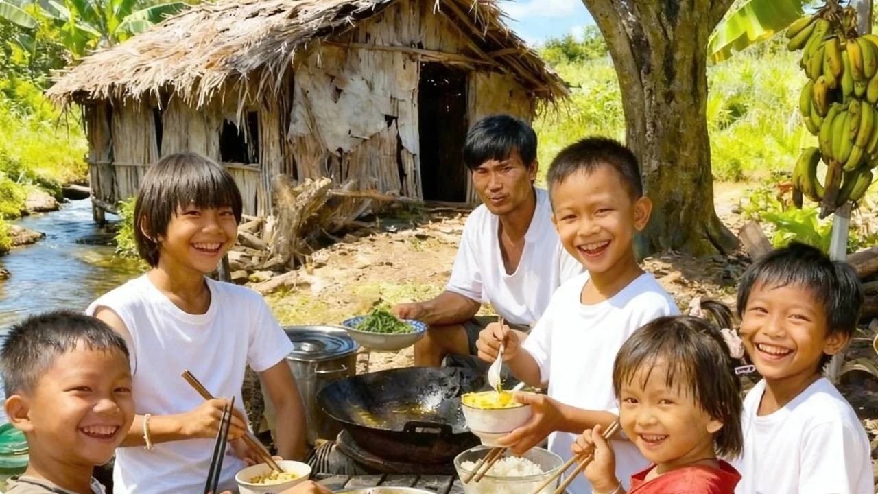 【一家七口隐居深山】爸爸给孩子们做蒸蛋，孩子们大口吃饭香极了#农村生活#vlog#山居生活
