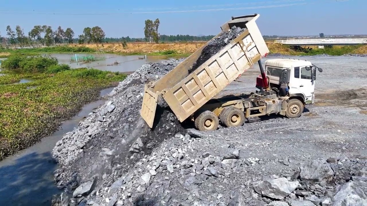 Part07! Launch a Fantastic Project! Use a SHANTUI dump truck and bulldozer to fill a deep pond in a 
