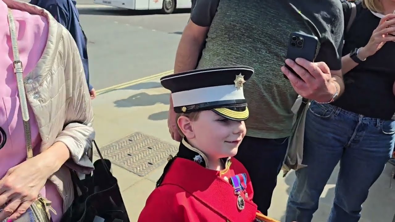 Frank the soldier salute to all the guards and a soldier and then police and me #frankthesoldier