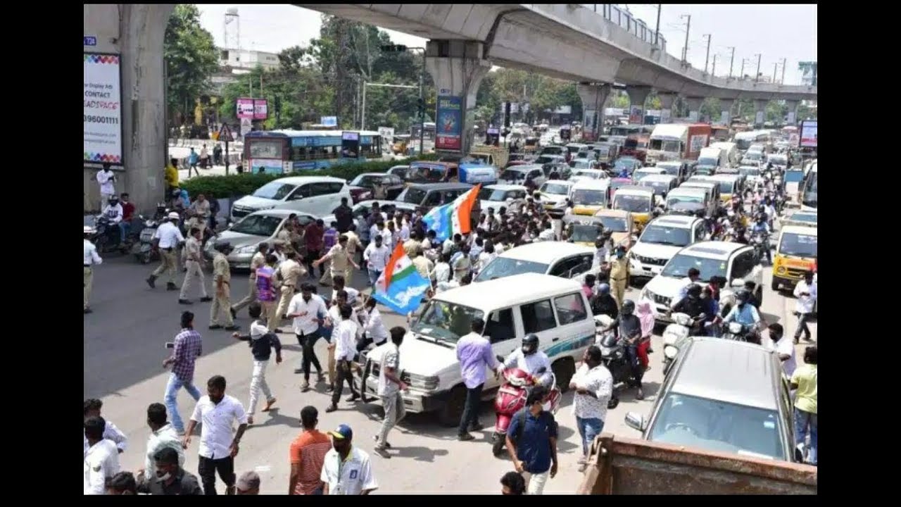 Breaking News#Students protest at JNTU Hyderabad cancellation of exams