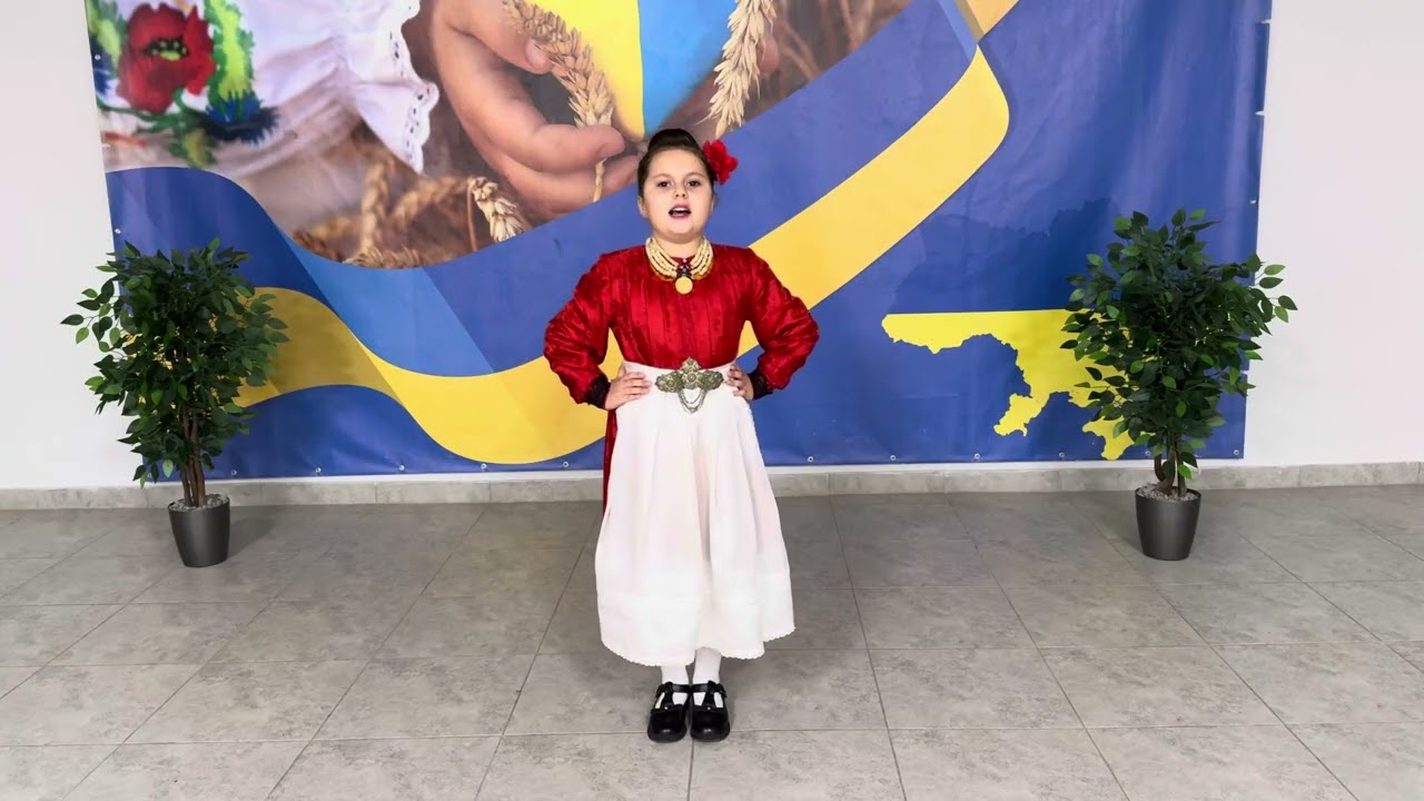 Домініка Янєва, 8 років. Болгарська народна пісня «Бяла Станка добруджанка».