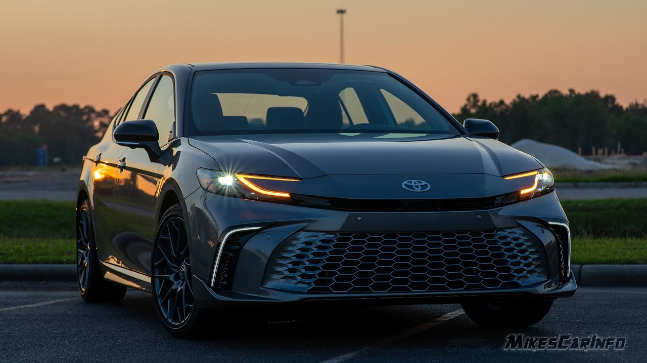 AT NIGHT: 2025 Toyota Camry XSE AWD -- Ultimate Nighttime Lighting Review & Test Drive