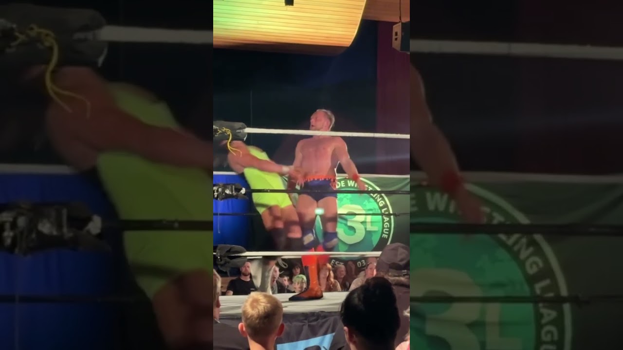 Irn Dru Marshall gives Hugo Harris a Glasgow Kiss - World Wide Wrestling League in Elgin