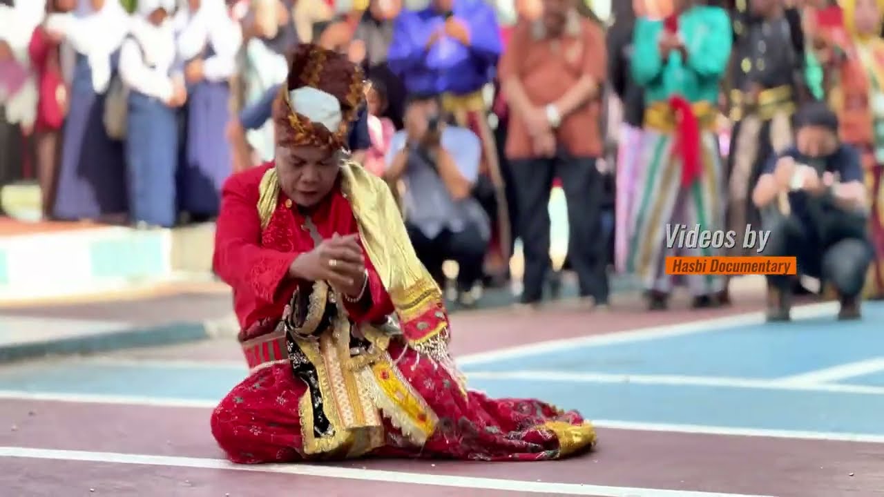 Pertunjukan Tari Bissu Maggiri oleh Puang Matoa dari Ajarang Segeri Pangkep