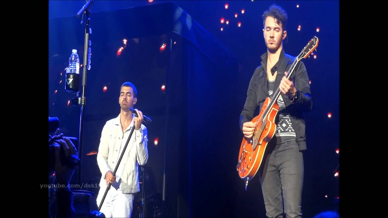 Jonas Brothers - Stay (Bristow, VA 7-29-13)