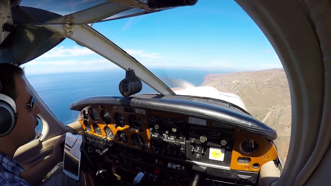 Approach and landing into La Gomera with ATC audio