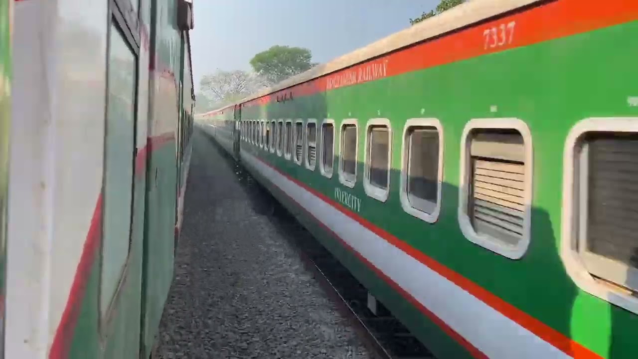 কেমন চলছে ভোটের দিনের ট্রেন