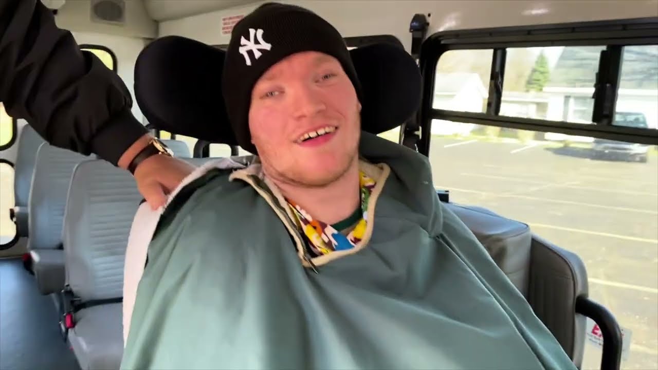 Водитель автобуса Bata Дэвид забирает Сэма в IFS и отвозит его домой 3.12.26 @onthatnote