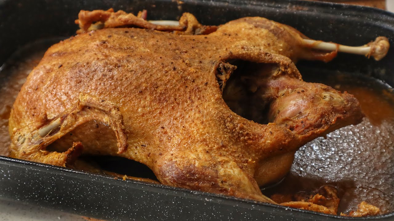 PEČENÁ KAČKA 🦆 - RECEPT NA PEČENÚ KAČKU S CHRUMKAVOU KOŽOU