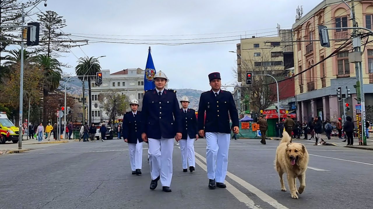 Desfile  Bomberos De Valparaiso 2023 Por El  Aniversario 172 De La Institución Bomberil