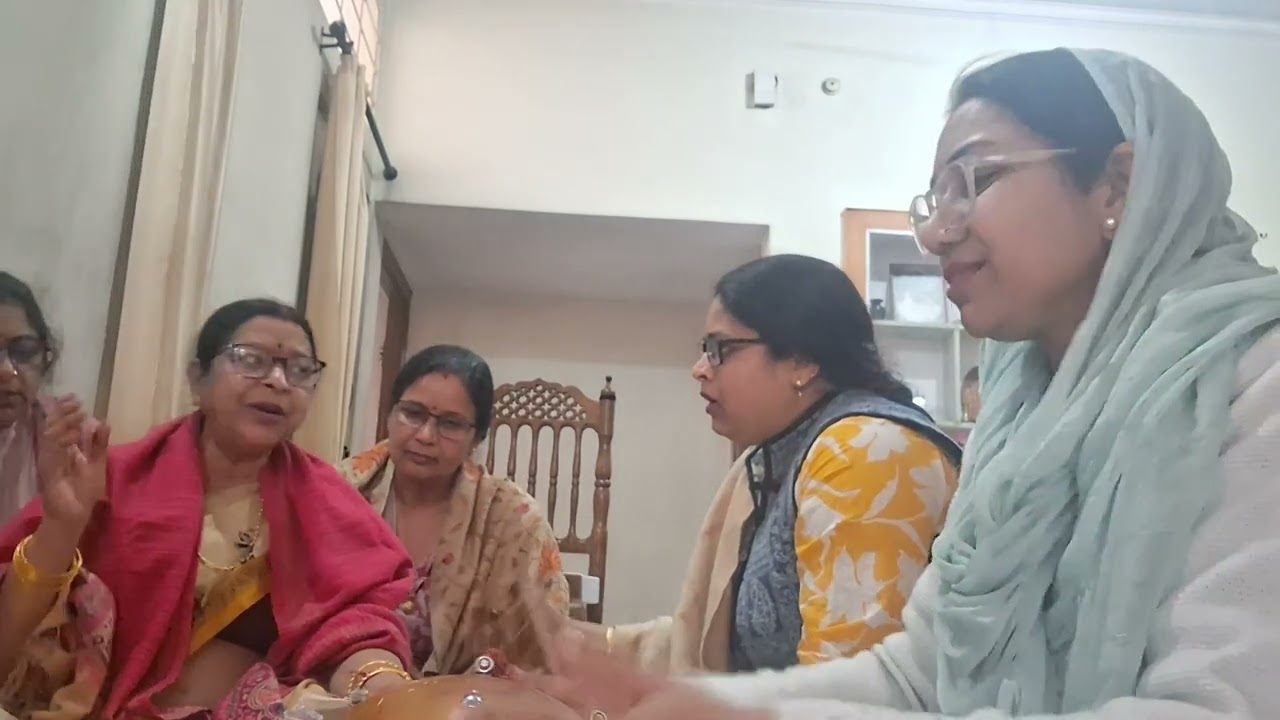 तुम झोली भरलो भक्तो रंग गुलाल  से  🙏⚘️होली खेलेंगे। बहुत सुन्दर भजन  