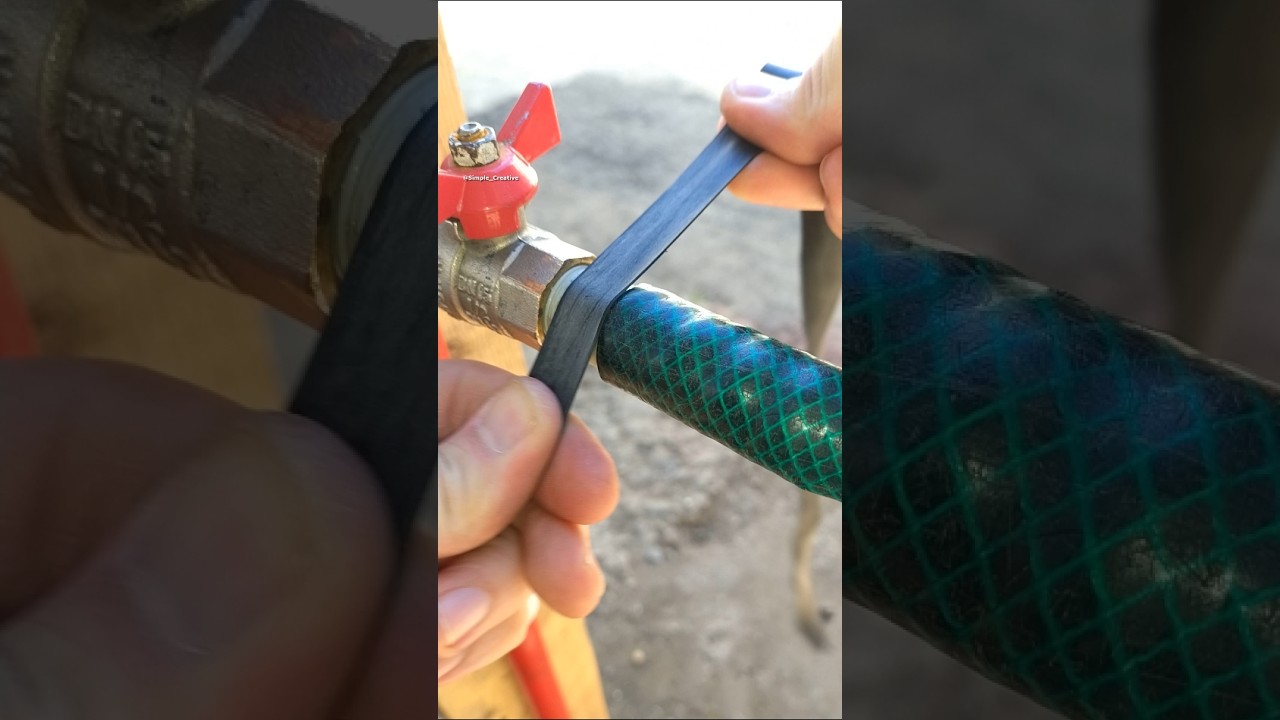 Отличная идея для резинового хомута для шланга своими руками #diy #tips #gardening #hacks