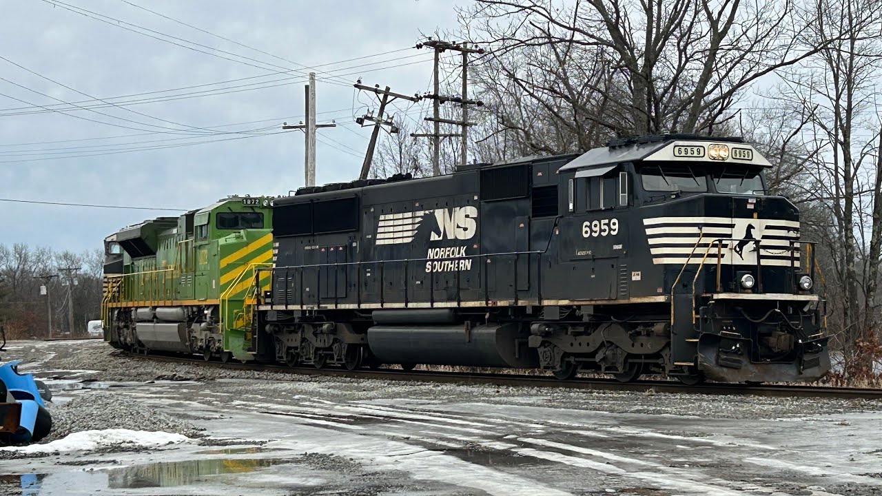 Railfanning Ayer & Shirley! Ft NS 1072 & lots of horn action!