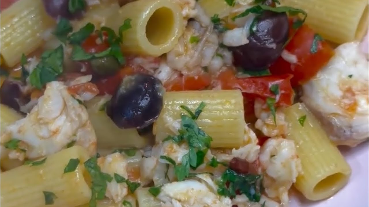 mezzi rigatoni con rana pescatrice
