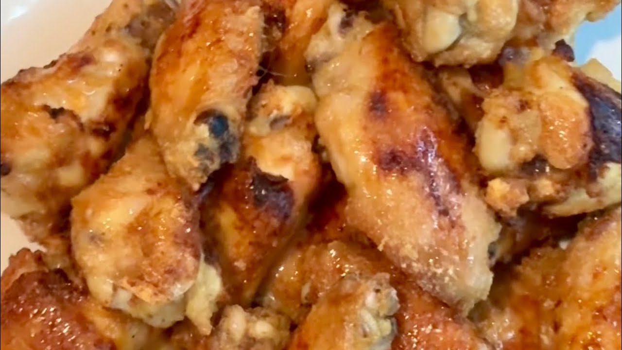 Crispy oven baked chicken wings w/ chimichurri sauce #fypage #chicken #dinner #chimichurri #cooking 