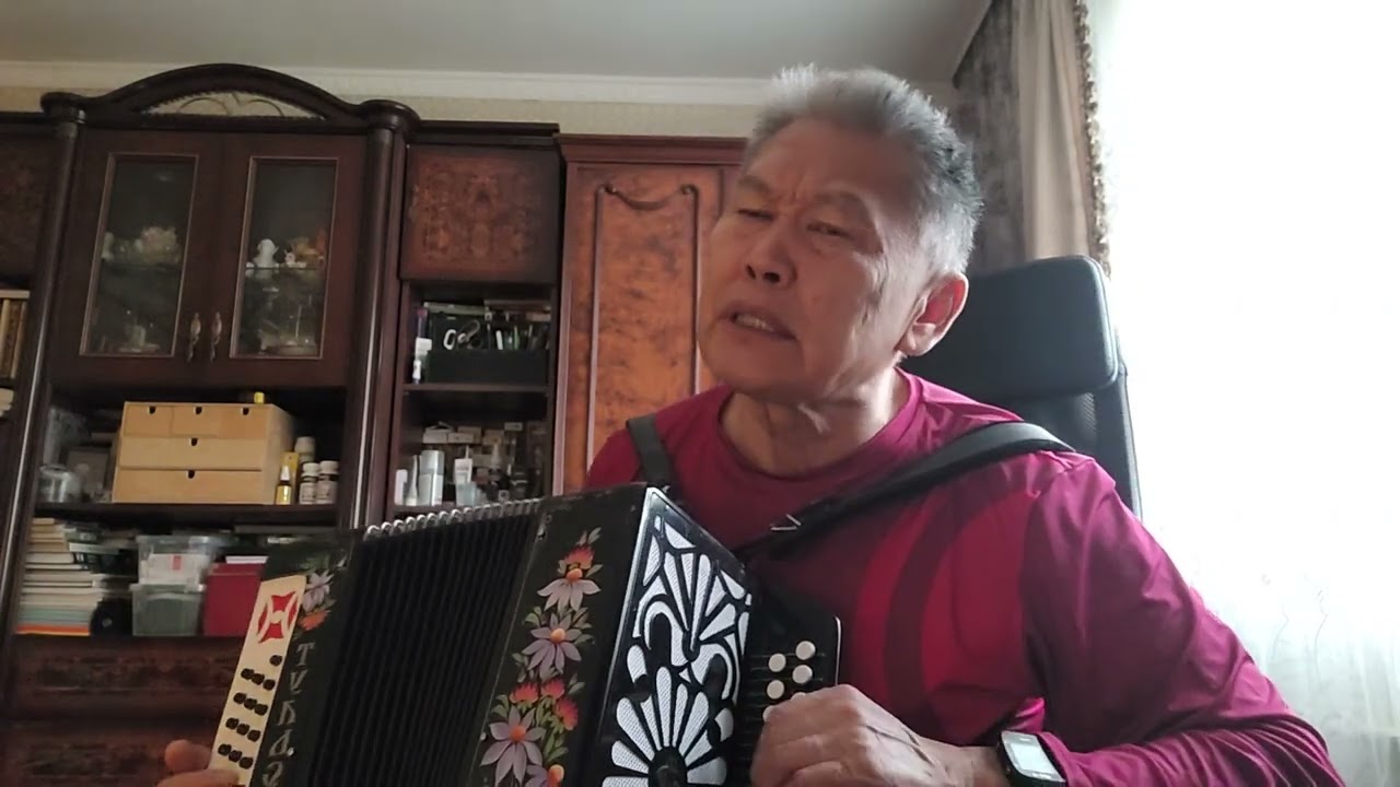 Гармонь на поляне. А годы летят...
