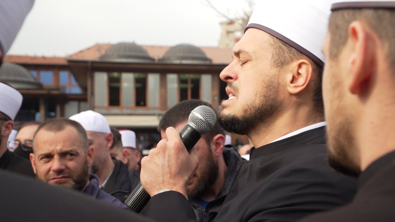 Uči Kur'an i plače: Emotivno učenje na dženazi muftije Zukorlića
