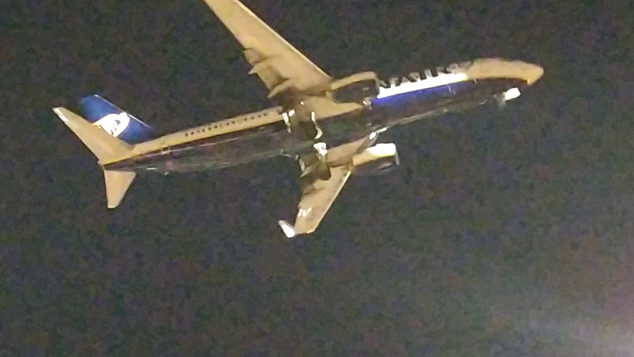 Atterraggi a Napoli Capodichino notturno
