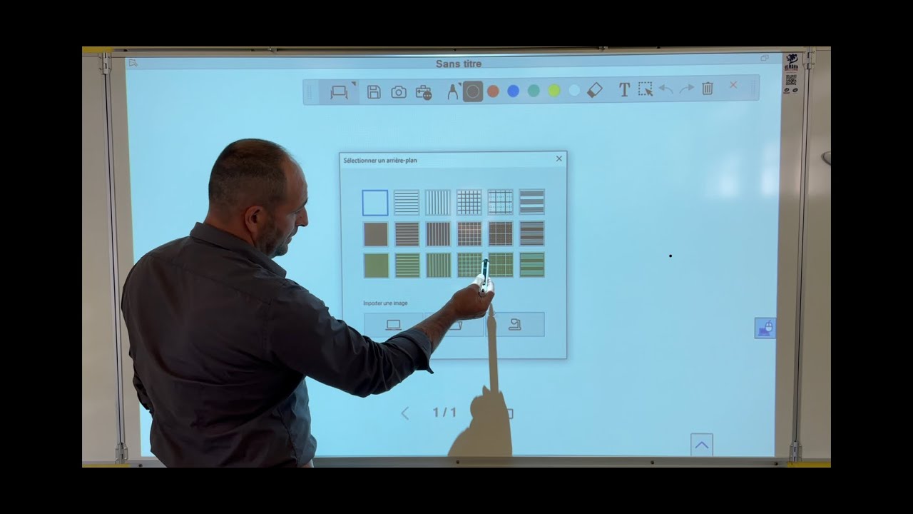 Actuelburo - Démonstration du projecteur interactif Epson EB-685WI - Easy interactive tools.