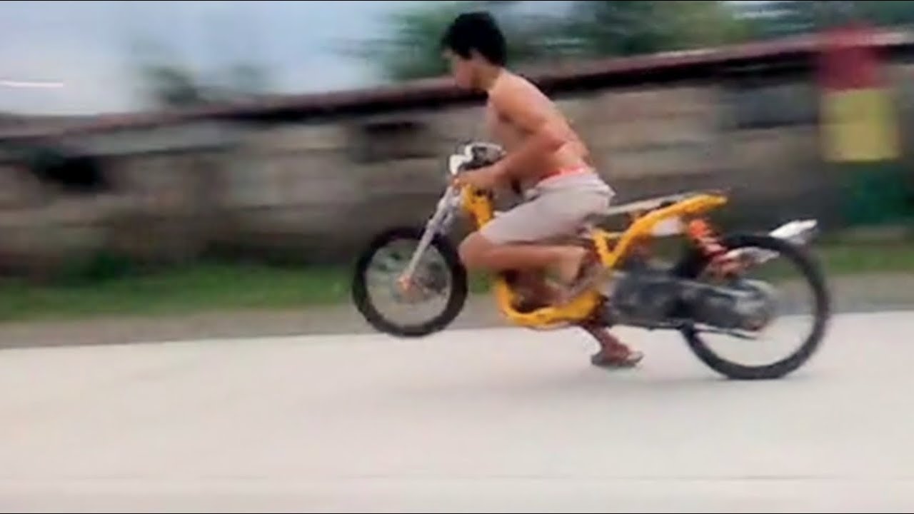 SHiRTLESS drag racer with AWESOME SKILLS and powerful SCOOTER !