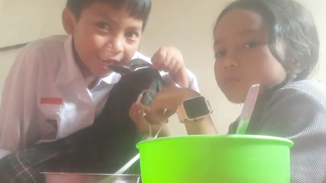 mukbang baso pedes banget😱
