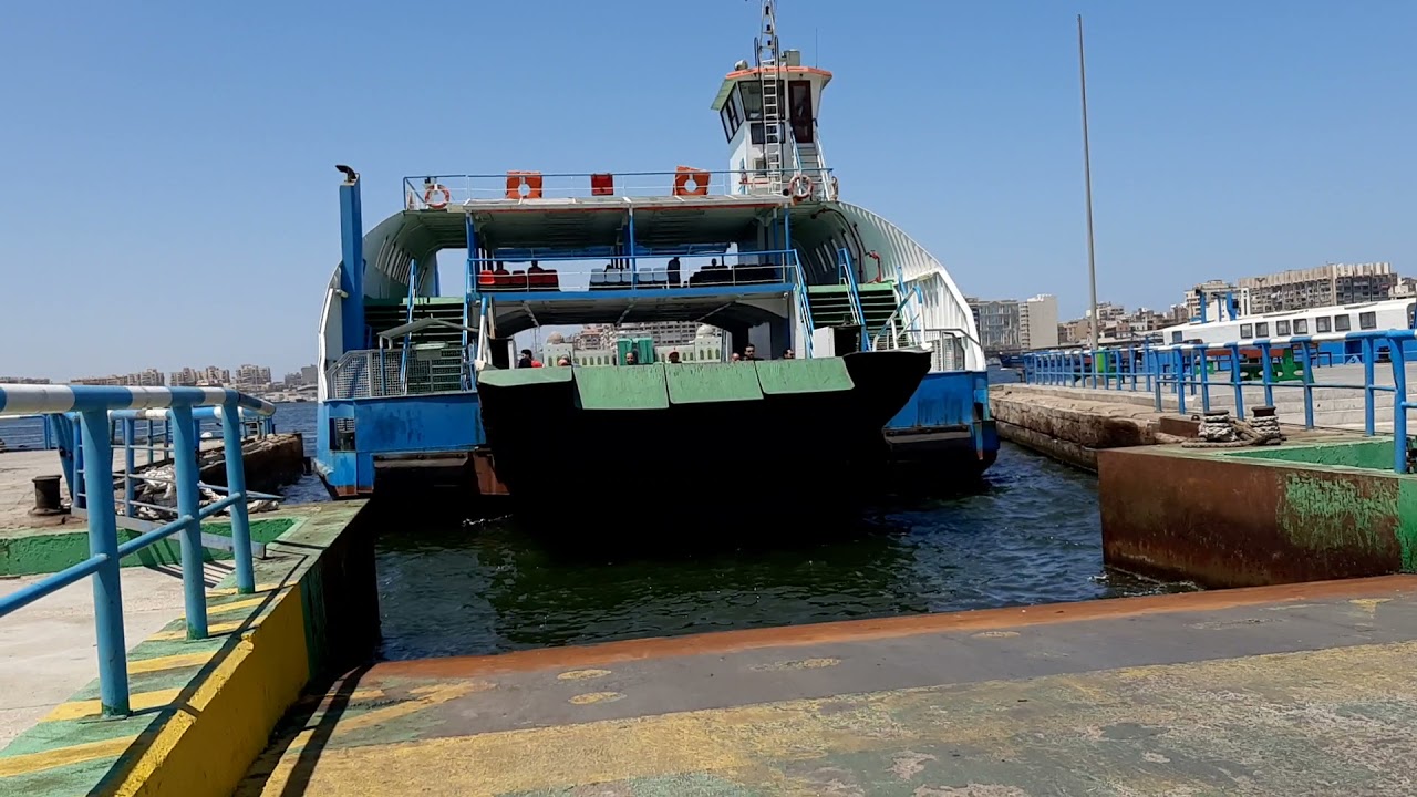 المعدية في قناة السويس بين بورسعيد وبور فؤاد أغسطس ٢٠٢١