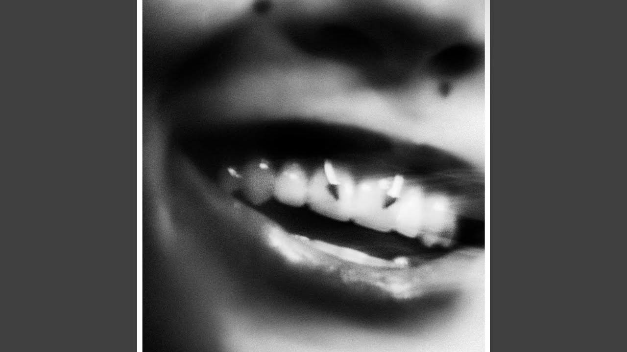 Waning gibous (feat. Ayedough)