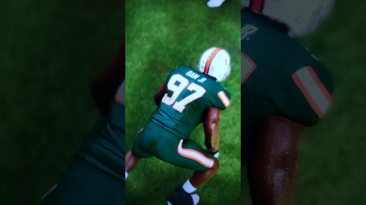 Rueben Bain Jr's 4th QB sacc of the game #ruebenbainjr #miamihurricanes