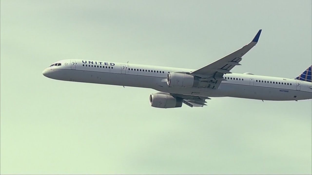 Авиакомпания United Airlines повышает плату за сдаваемый багаж: вот что нужно знать.
