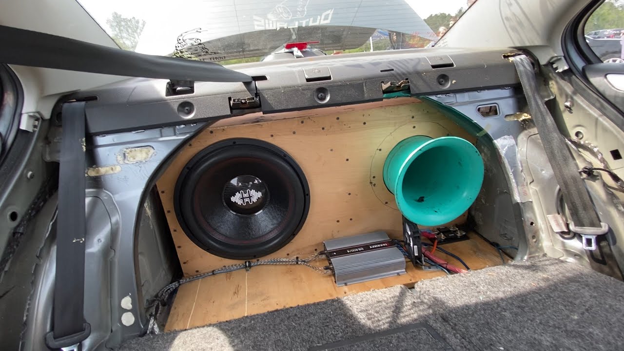 A SINGLE 15 INCH TRUNK BUILD DRAWING CROWDS!