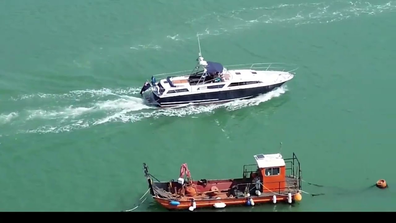Relaxing boat footage over the river Hamble 